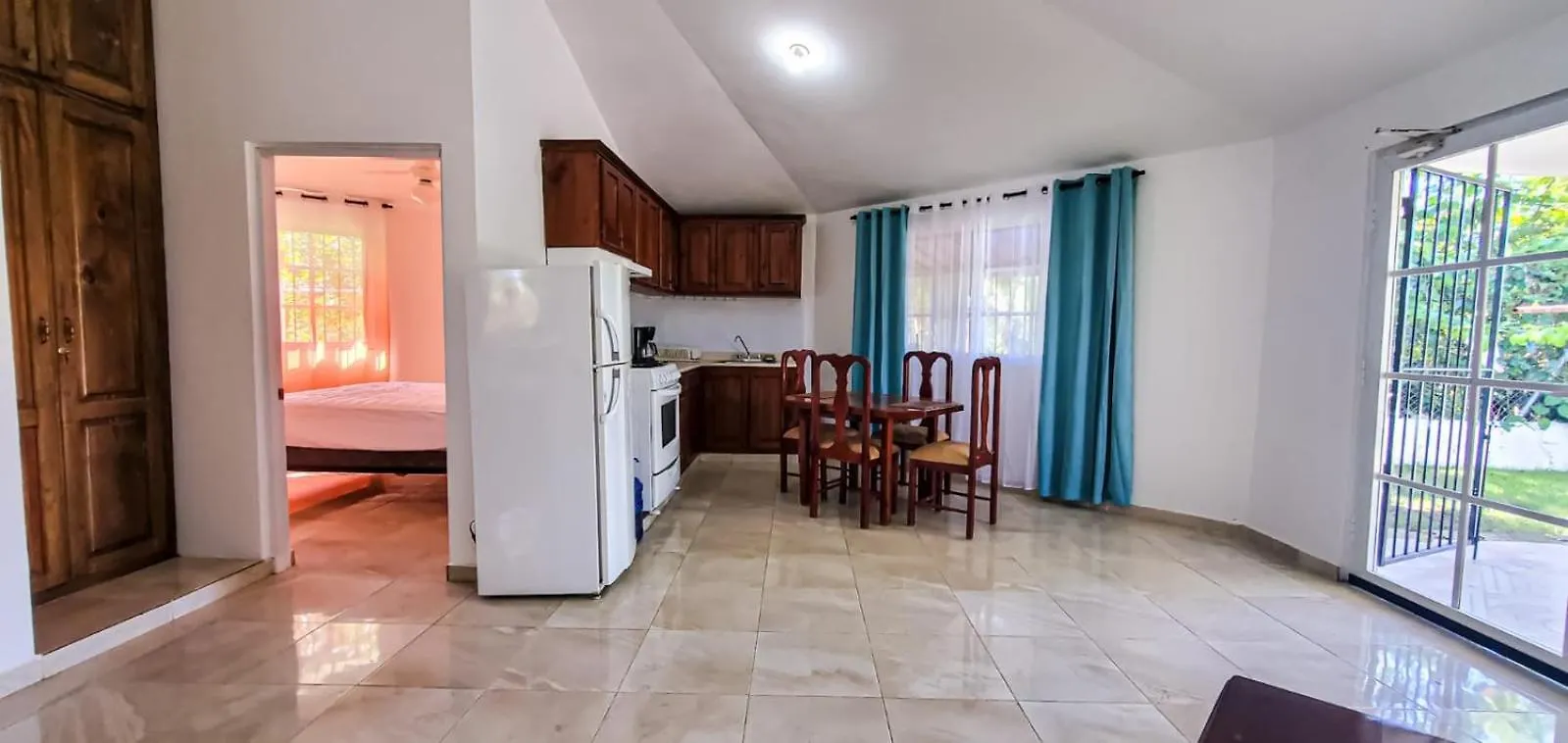 Yoyo Dolfin Residencia Villa Sosua
