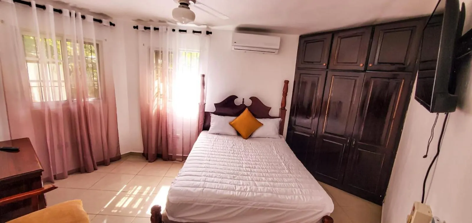 Yoyo Dolfin Residencia Villa Sosua